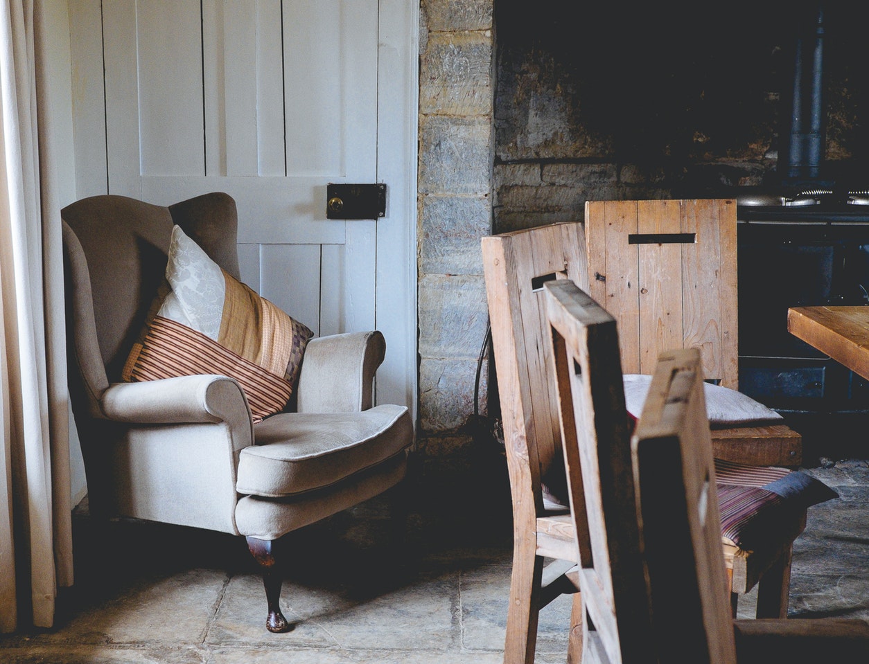 Une restauration impeccable d'une chaise en bois