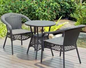 La chaise d'extérieur est l'accessoire design de votre jardin !