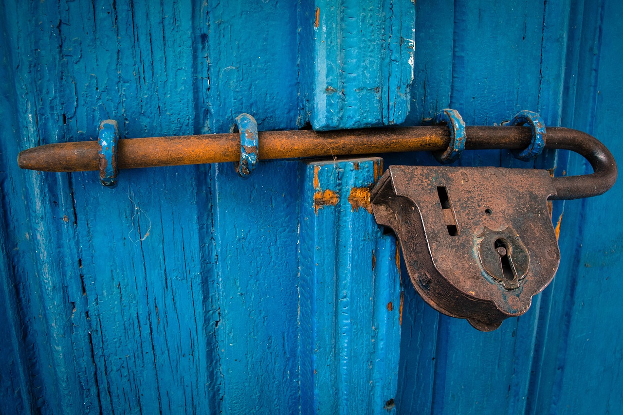 Une serrure de porte d'entrée