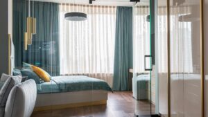 rideaux dans une chambre