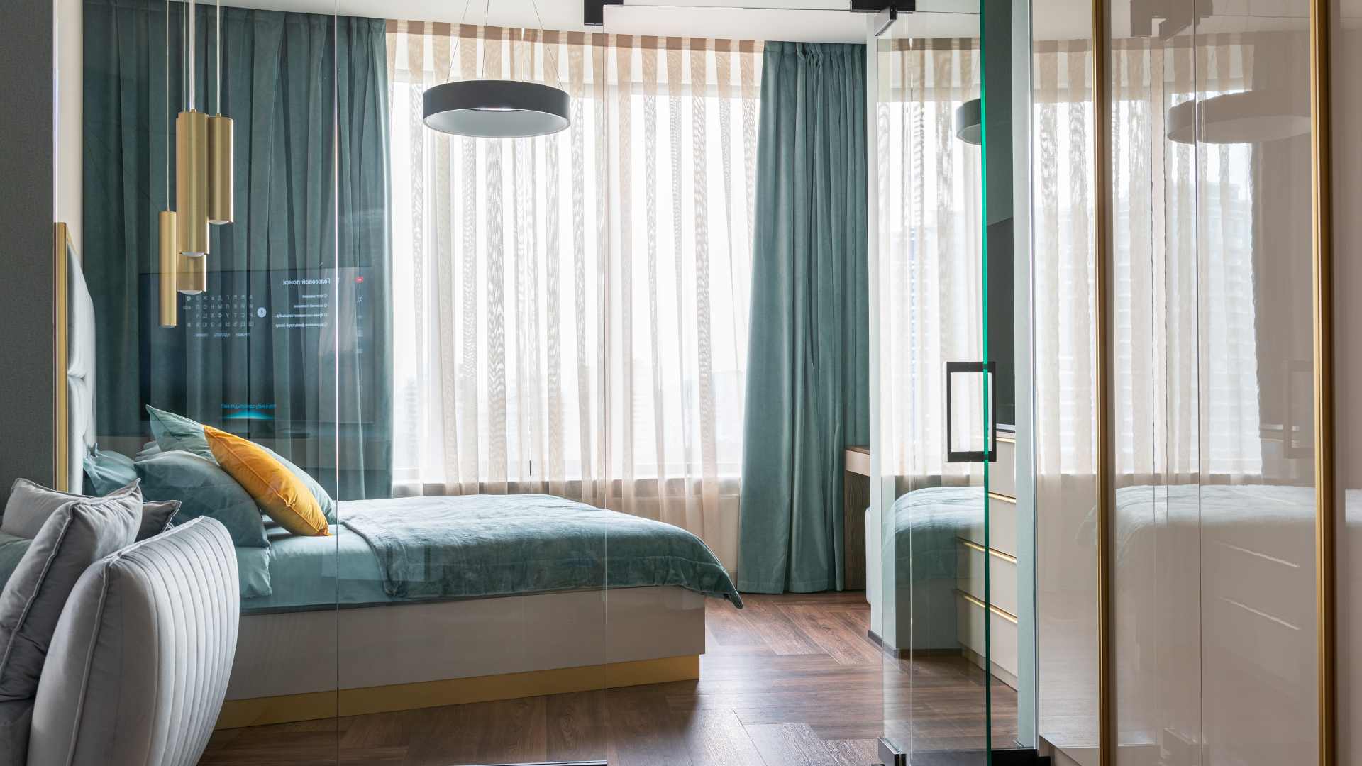 rideaux dans une chambre